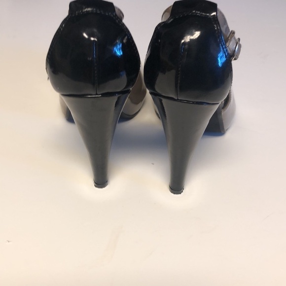 Fergalicious tan and black patent heels, sz 7 .5 - Picture 6 of 9